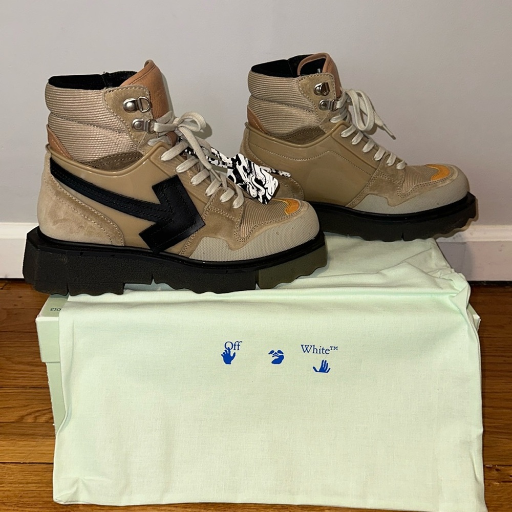 Hiking sneaker boot